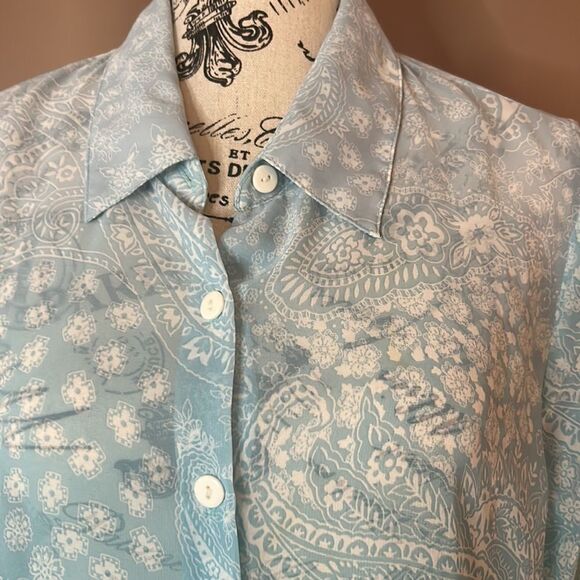 Button up blouse - Picture 2 of 7